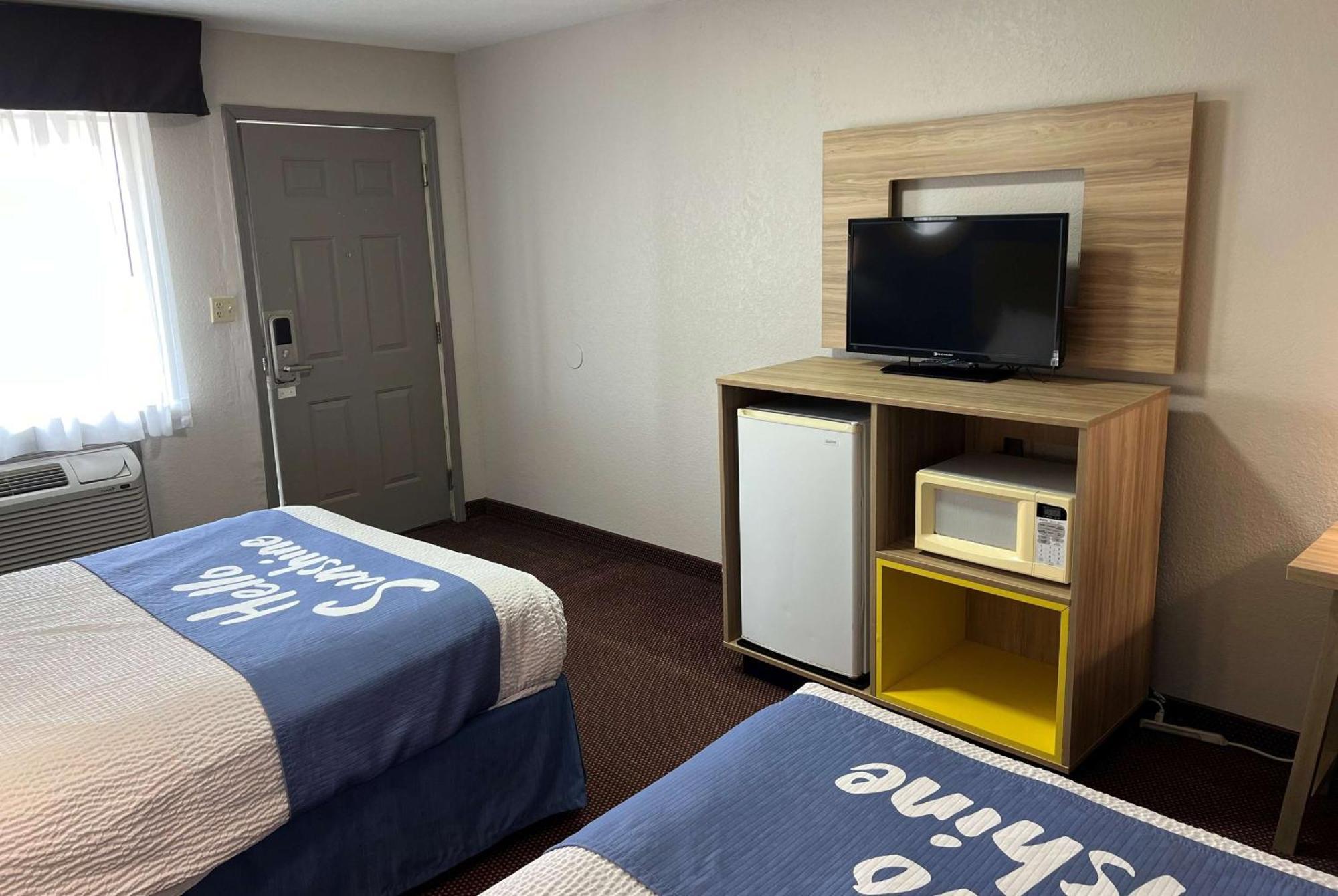 Days Inn By Wyndham Pratt Dış mekan fotoğraf