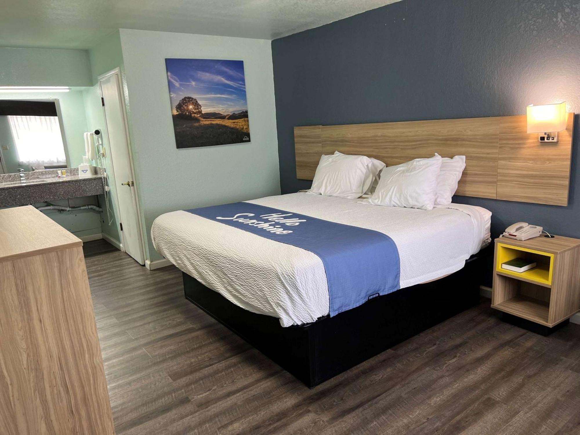 Days Inn By Wyndham Pratt Dış mekan fotoğraf